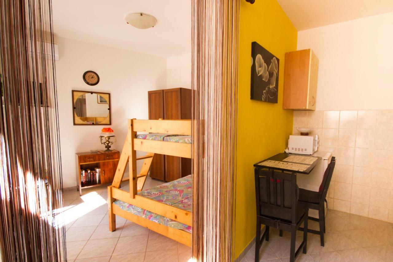 Ferienwohnung Apartman Punta Vilma Pula Exterior foto